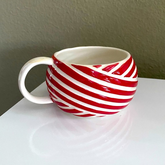 🌺4 Items 25$🌺 Starbucks Mug - Red & White Swirl - Ceramic - Picture 1 of 6